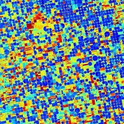 Landwirtschaftliche Flächen, vom Satelliten aus mit der Wärmebildkamera betrachtet.  ConstellR