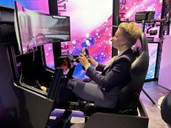Ministerin Brandes im Fahrsimulator  Johanna Bömken  HSHL