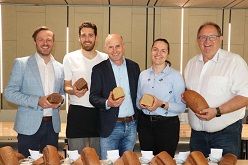 Prof. Dr. Mario Jekle, Christian Böck, Prof. Dr. Friedrich Longin, Jana Kant und Heiner Beck traten zum Backmarathon an.  Hannah Moormann  Universität Hohenheim