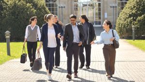 Ab sofort Teil der Top-Liga: Für Studierende bedeutet die AACSB-Akkreditierung ein Plus bei ihrem Karrierestart.  Quelle: Max Kovalenko  Copyright: Universität Hohenheim