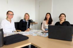 Geinsam gegen Tabus und Ausgrenzung (v.l.n.r.): Kerstin Walther, Karin Tiesmeyer, Mary Lam und Çinur Ghaderi von der EvH Bochum reflektieren im Seminar sowie auf Fachtagungen transkulturelle Diskriminierungserfahrungen.  Copyright: (© EvH Bochum)