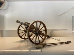 Diese Mini-Kanone wurde auf der Wache abgegeben.