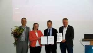 v.l.n.r. Dr. Nils F. Nissen; Prof. Dr. Ulrike Ganesh; Dr. Lutz Stobbe & Prof. Dr.-Ing. Martin Schneider-Ramelow  Enrica Theuke  Fraunhofer IZM