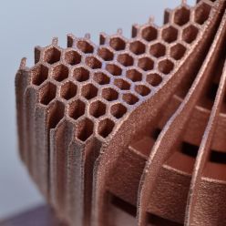 Die Luft- und Raumfahrt gehört zu den Profiteuren der aktuellen Entwicklung im metallischen 3D-Druck. Kleine Stückzahlen und hohe Komplexität leichter, leistungsfähiger Komponenten gehören schon heute zu den Stärken der Additiven Fertigung.  © Fraunhofer ILT, Aachen.