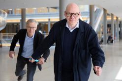 Staffelstab übergeben: Professor Christian Taube (re.) aus Essen ist neuer Präsident der Deutschen Gesellschaft für Pneumologie und Beatmungsmedizin (DGP) mit rund 5.000 Mitgliedern. Er übernimmt von seinem Vorgänger Professor Wolfram Windisch aus Köln.  Mike Auerbach