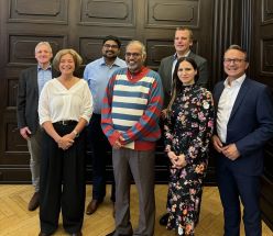 v. l. n. r. 1. Reihe Prof. Susanne Lengyel, Dr. Muralee Thummarukudy, Julia Haske, Ulrich Wessel, 2. Reihe Prof. Peter Goerke-Mallet, Dennis Pulimittathu, Prof. Tobias Rudolph  Aslan Ashrafi  THGA