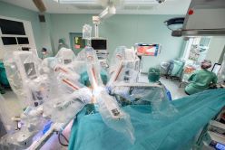 20 Jahre Robotische Chirurgie in der Urologie - Live-OP mit dem OP-Roboter HUGO.  Quelle: UKDD