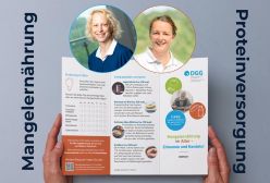 Die neuen Info-Flyer zur Mangelernährung der DGG: Entwickelt von den Altersmedizinerinnen Dr. Mirja Katrin Modreker (li.) und Dr. Kristin Häseler-Ouart entwickelt.  Quelle: privat  Copyright: DGG