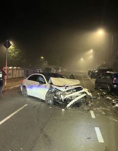 Stark beschädigter Pkw nach Verkehrsunfallflucht in Bochum
