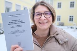 Jun.-Prof. Dr. Svenja Flechtner forschte zur Ökonomin Charlotte Leubuscher, nach der ein Gebäude am Campus Unteres Schloss benannt ist.  Quelle: Carsten Schmale  Copyright: Universität Siegen