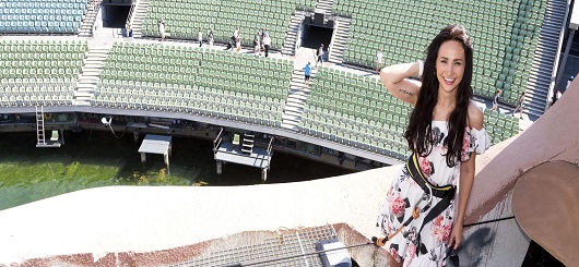 Cristina Pasaroiu singt als Micaëla eine Arie in 20 Metern Höhe Foto Dietmar Mathis