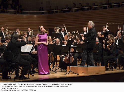 Solistin Anett Fritsch mit Dirigent Manfred  Honeck, Foto Priska Ketterer
