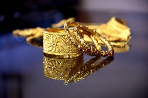 In vielen Haushalten ist Goldschmuck zu finden Symbolbild