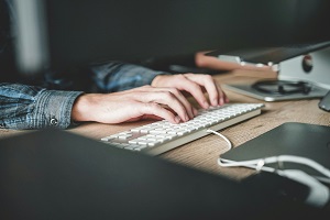 Software für Arbeit und Zuhause Symbolbikld unsplash