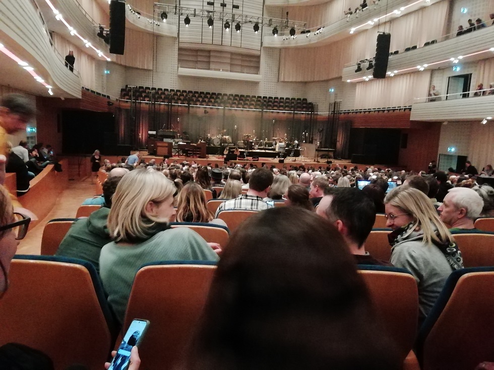 Gespanntes Publikum vor dem Konzertauftakt