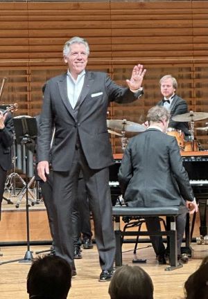 Thomas Hampson freut sich über den Applaus