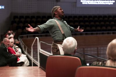 Porgy and Bess Szenenfoto von Patrick Hürlimann Lucerne Festival, Sänger auf der Galerie