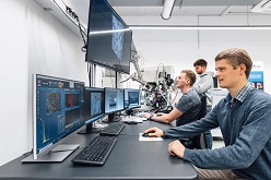 Ein Team des Instituts für Materialforschung (IMFAA) an der Hochschule Aalen systematisiert mithilfe von Machine Learning-Methoden den Umgang mit Werkstoff- und Prozessdaten, um neue Erkenntnisse in der Batterieforschung zu beschleunigen.  Jan Walford