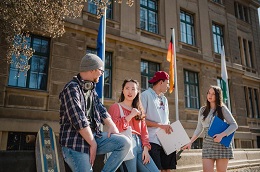 Internationale Wirtschaftskommunikation im Dreiländereck Deutschland-Tschechien-Polen studieren und erleben.  Paul Glaser  Hochschule Zittau/Görlitz