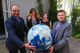 (v.li.): Prof. Dr. Frank Ebinger (TH Nürnberg), Karin Gleixner (Amt für Internationale Beziehungen der Stadt Nürnberg), Prof. Dr. Karin Falkenberg (Leitung Spielzeugmuseum), Marcus König (Oberbürgermeister der Stadt Nürnberg)  Berny Meyer  Berny Meyer/Spielzeugmuseum Nürnberg