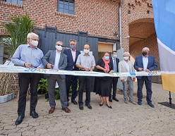 Eröffnung des Papiertechnikums (v.l.) Prof. Dr. Gerhard Schiefer, Prorektor Prof. Dr. Klaus Sandmann, Dirk Vianden, Prof. Dr. Ralf Pude, Ursula Heinen-Esser, Kanzler Holger Gottschalk, Dekan Prof. Dr. Peter Stehle und Landrat Sebastian Schuster.  Foto: Volker Lannert/Uni Bonn