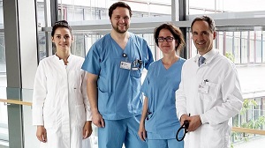 Das Forschungsteam: Doktorandin Zoe Kefalianakis, Oberarzt Dr. Jochen Dutzmann, Study Nurse Kathrin Ludwig und Klinikdirektor Prof. Dr. Daniel Sedding (v. l. n. r.).  Dr. Jens Thol  Dr. Jens Thol/Universitätsmedizin Halle (Saale)