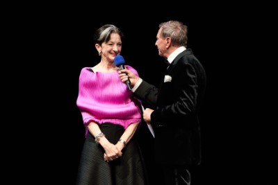 Crescendo,Kathleen McNurney im Gespräch mit Moderator Kurt Aeschbacher, Foto Ingo Hoehn