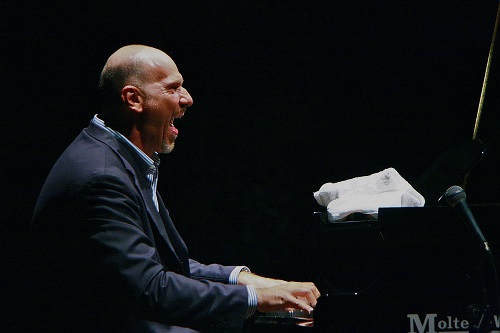 Dado Moroni im Element