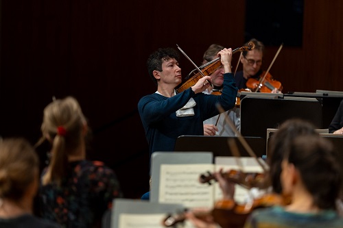 Daniel Dodds, Violine und Leitung