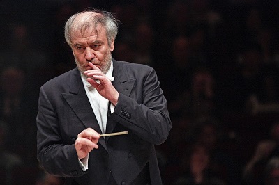 Eine der typischen Gesten des Stardirigenten Valery Gergiev
