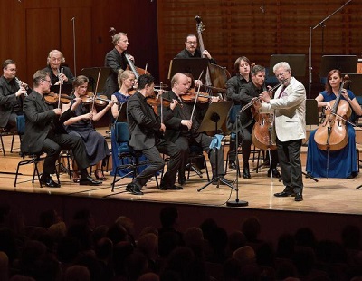 Die Festival Strings Lucerne und Sir James Galway an der Flöte harmonierten im KKL prächtig.  Bild Peter Fischli  Lucerne Festival