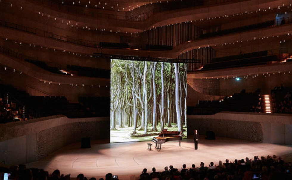 Hélène Grimaud in der Elbphilharmonie in Hamburg 2017, © Claudia Hoehne