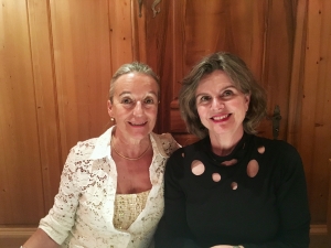 Karin Klapproth Brennan rechts und Carmen von Däniken