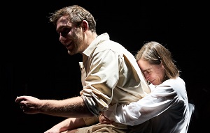 Szenenfoto schwarze Null, Maximilian Reichert und Wiebke Kayser