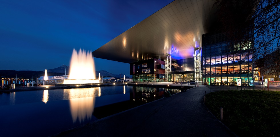 Kultur-und Kongresszentrum Luzern bei Nacht