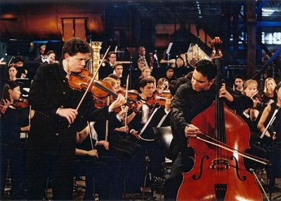 Anton Sorokow mit einem Cellisten, Foto aus der Sendung Stars von Morgen des ORF 2002