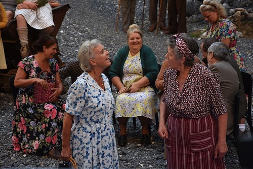 Es brodelt hinter der aufgesetzten Fassade