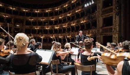 Mahler Chamber Orchestra und Daniele Gatti 2016 Foto Geoffroy Schied (6)