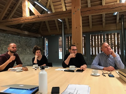 v.r.n.l.Dirigent Douglas Bostock, Regisseur Johannes Pölzgutter, Kostüme Janina Ammon und Bühne Manuel Kolip