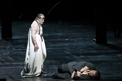 Amfortas Christian Gerhaher und Simon O'Neill als Parsifal Foto W. Hoehsl 