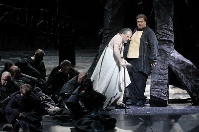 Christian Gerhaher als Amfortas links mit Simon O'Neill als Parsifal