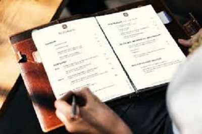 Der Gast möchte eine Speisekarte Bücher liest er zuhause