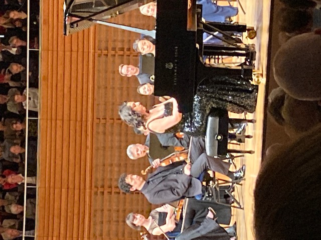 Khatia Buniatishvili hochkonzentriertam Konzertflügel im KKL Luzern