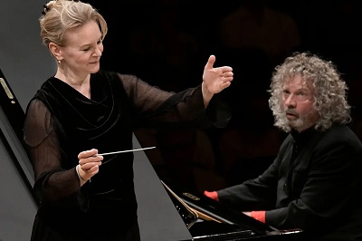 Unter der Leitung von Susanna Mälkki ist Andreas Haefliger Solist in Dieter Ammanns «The Piano Concerto (Gran Toccata)».