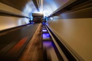 Hyperlooptechnologie über Grenzen hinweg beschleunigt