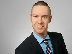 Prof. Dr. Jens Perret forscht und unterrichtet im Bereich Statistik und Volkswirtschaftslehre.  ISM