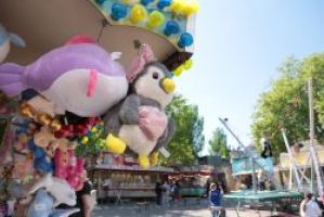 Frühjahrskirmes in Bochum Linden startet am 1. Mai Vier Tage Fahrgeschäfte, Spiele und Familienprogramm auf dem Kirmesgelände