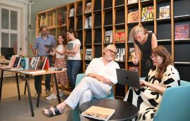 (von rechts) Teilprojektleiterin Kathrin Breitenbach, Prof. Martin Middelhauve (beide FH Dortmund), sowie Sabrina Schreiner, Katharina Weßling, Sophie Kramer und Teilprojektleiter Jürgen Bertling (Fraunhofer UMSICHT).  Quelle: Benedikt Reichel  Copyright: FH Dortmund
