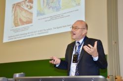 Professor Peter Pietschmann hat jüngst beim Gerontologie- und Geriatrie-Kongress in Kassel die Pathophysiologie des alternden Knochens eingehend beschrieben und zudem neueste Therapieoptionen zur Behandlung der Osteoporose dargestellt.  Foto: Torben Brinkema