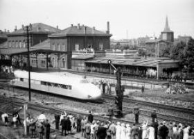 Schaufenster Stadtgeschichte: „Schienenzeppelin am Bochumer Hauptbahnhof 1931“